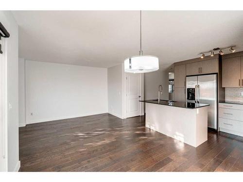 87 West Coach Manor Sw, Calgary, AB - Indoor Photo Showing Kitchen