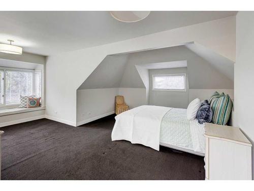 3012 7 Street Sw, Calgary, AB - Indoor Photo Showing Bedroom