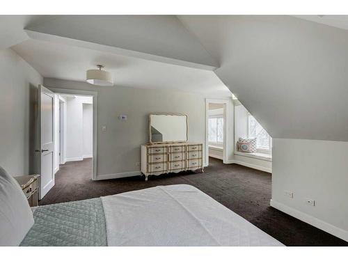 3012 7 Street Sw, Calgary, AB - Indoor Photo Showing Bedroom