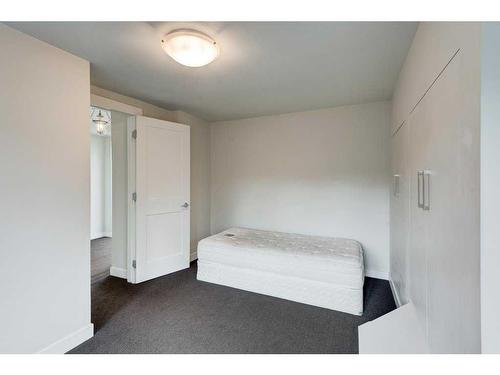 3012 7 Street Sw, Calgary, AB - Indoor Photo Showing Bedroom