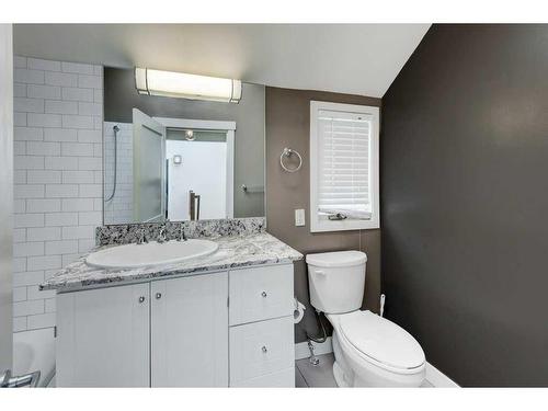 3012 7 Street Sw, Calgary, AB - Indoor Photo Showing Bathroom