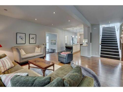 3012 7 Street Sw, Calgary, AB - Indoor Photo Showing Living Room