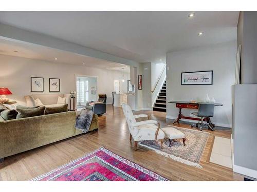 3012 7 Street Sw, Calgary, AB - Indoor Photo Showing Living Room