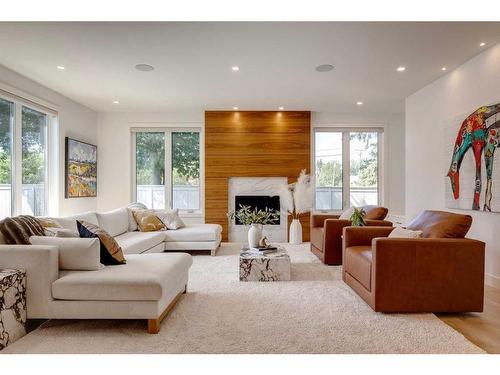 623 38 Avenue Sw, Calgary, AB - Indoor Photo Showing Living Room With Fireplace