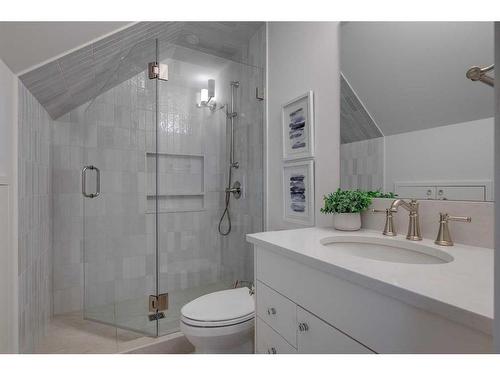 623 38 Avenue Sw, Calgary, AB - Indoor Photo Showing Bathroom