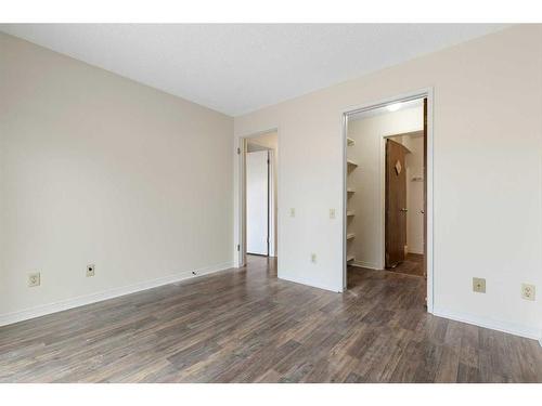 4327 58 Street Ne, Calgary, AB - Indoor Photo Showing Other Room