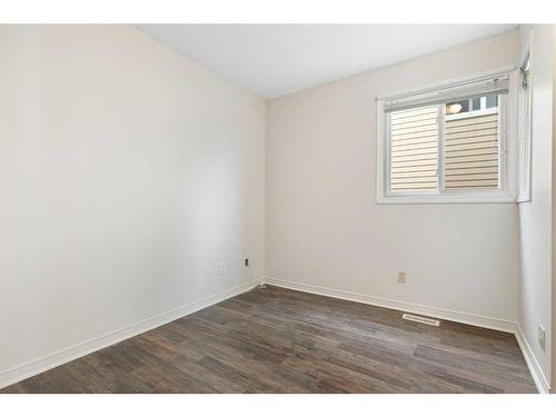 4327 58 Street Ne, Calgary, AB - Indoor Photo Showing Other Room