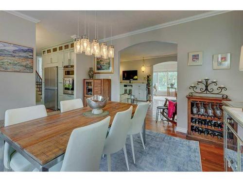 6003 Lloyd Crescent Sw, Calgary, AB - Indoor Photo Showing Dining Room