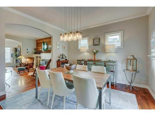 6003 Lloyd Crescent Sw, Calgary, AB - Indoor Photo Showing Dining Room