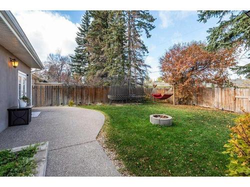 6003 Lloyd Crescent Sw, Calgary, AB - Outdoor