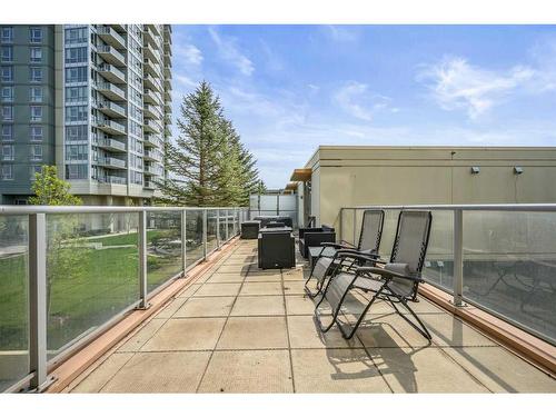 132-99 Spruce Place Sw, Calgary, AB - Outdoor