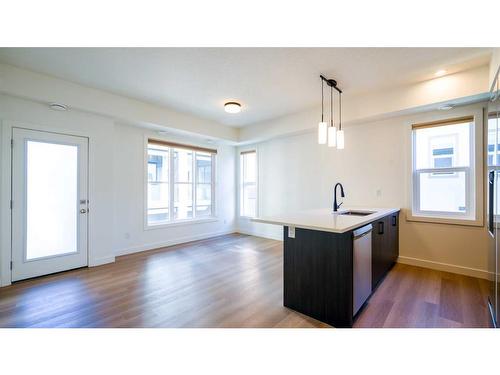 144-2117 81 Street Sw, Calgary, AB - Indoor Photo Showing Kitchen