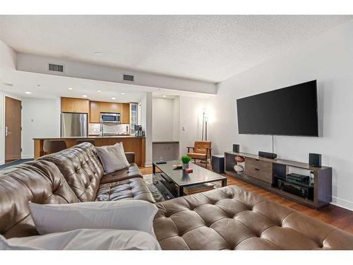 601-1118 12 Avenue Sw, Calgary, AB - Indoor Photo Showing Living Room