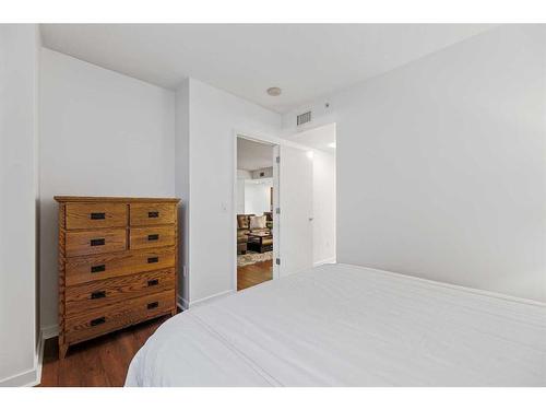 601-1118 12 Avenue Sw, Calgary, AB - Indoor Photo Showing Bedroom