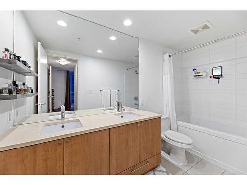 601-1118 12 Avenue Sw, Calgary, AB - Indoor Photo Showing Bathroom