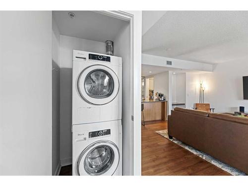 601-1118 12 Avenue Sw, Calgary, AB - Indoor Photo Showing Laundry Room