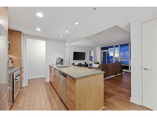 601-1118 12 Avenue Sw, Calgary, AB - Indoor Photo Showing Kitchen