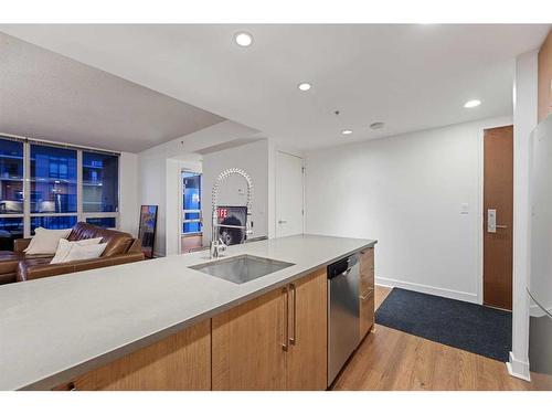 601-1118 12 Avenue Sw, Calgary, AB - Indoor Photo Showing Kitchen