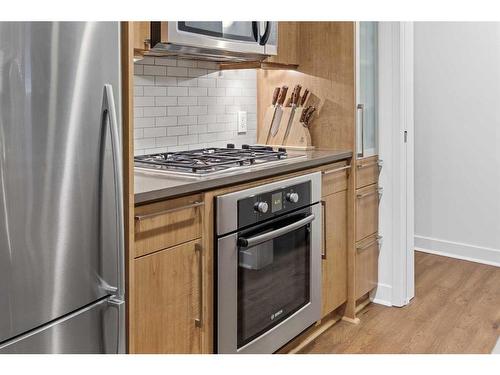 601-1118 12 Avenue Sw, Calgary, AB - Indoor Photo Showing Kitchen With Stainless Steel Kitchen