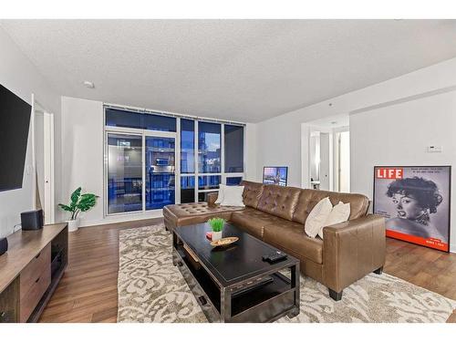 601-1118 12 Avenue Sw, Calgary, AB - Indoor Photo Showing Living Room