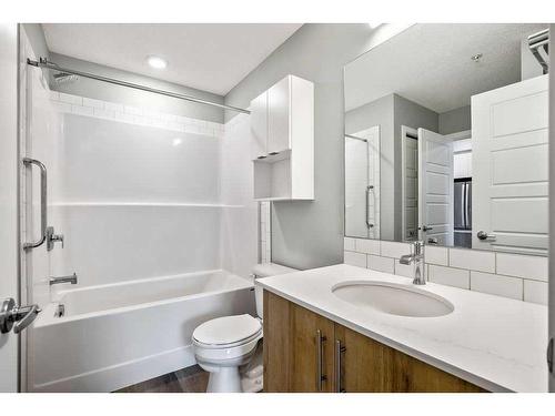 107-1605 17 Street Se, Calgary, AB - Indoor Photo Showing Bathroom