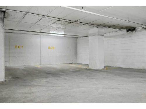 238-222 Riverfront Avenue Sw, Calgary, AB - Indoor Photo Showing Garage