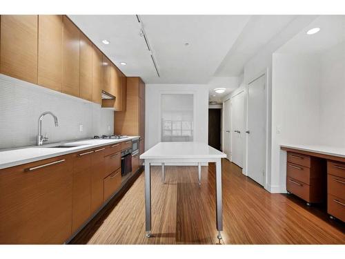 238-222 Riverfront Avenue Sw, Calgary, AB - Indoor Photo Showing Kitchen