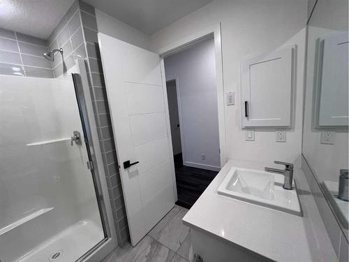 1313-350 Livingston Common Ne, Calgary, AB - Indoor Photo Showing Bathroom