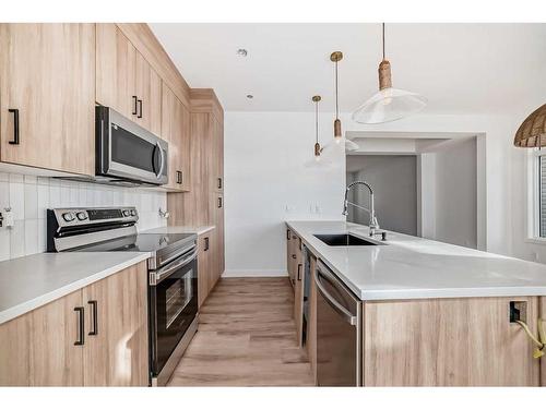 45 Shale Avenue, Cochrane, AB - Indoor Photo Showing Kitchen With Upgraded Kitchen