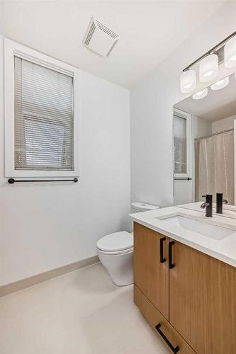 110-16 Auburn Bay Link Se, Calgary, AB - Indoor Photo Showing Bathroom