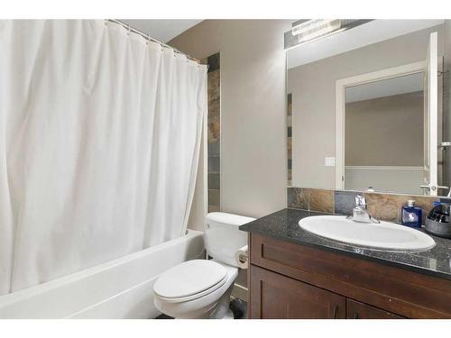 168 Bayside Point Sw, Airdrie, AB - Indoor Photo Showing Bathroom