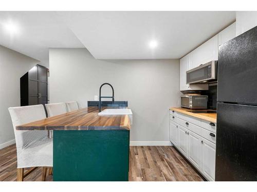 168 Bayside Point Sw, Airdrie, AB - Indoor Photo Showing Kitchen