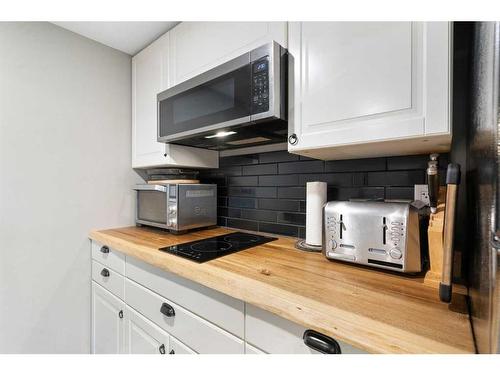 168 Bayside Point Sw, Airdrie, AB - Indoor Photo Showing Kitchen