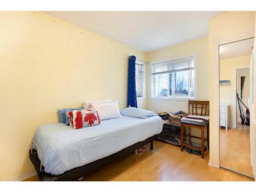 183 Deerfield Drive Se, Calgary, AB - Indoor Photo Showing Bedroom