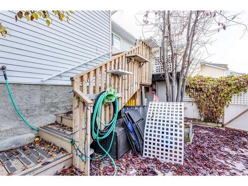 183 Deerfield Drive Se, Calgary, AB - Outdoor