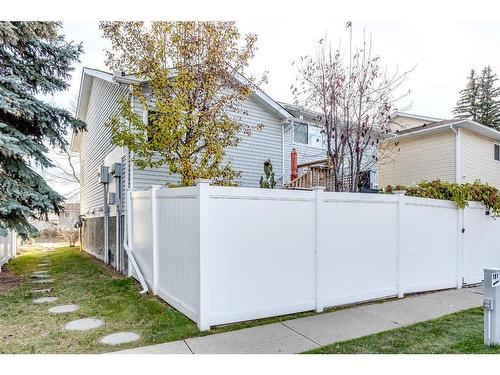 183 Deerfield Drive Se, Calgary, AB - Outdoor