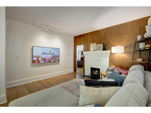 915 18 Avenue Sw, Calgary, AB - Indoor Photo Showing Living Room With Fireplace