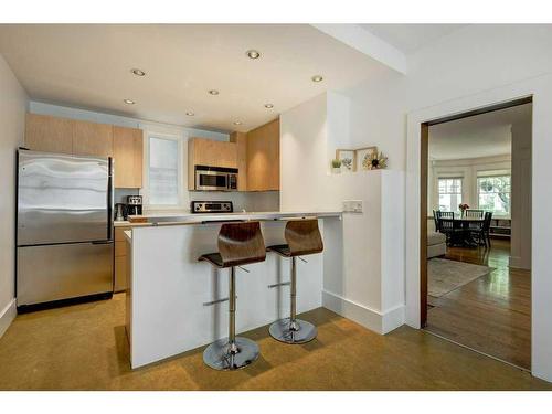 915 18 Avenue Sw, Calgary, AB - Indoor Photo Showing Kitchen