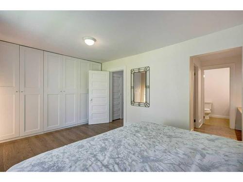 915 18 Avenue Sw, Calgary, AB - Indoor Photo Showing Bedroom