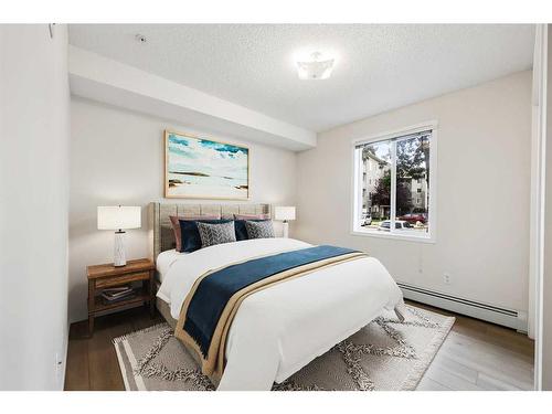 115-3000 Somervale Court Sw, Calgary, AB - Indoor Photo Showing Bedroom