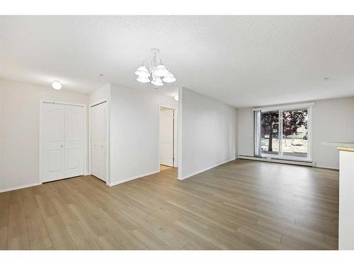 115-3000 Somervale Court Sw, Calgary, AB - Indoor Photo Showing Living Room