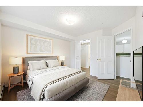 115-3000 Somervale Court Sw, Calgary, AB - Indoor Photo Showing Bedroom