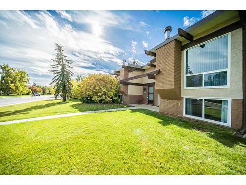 2333 50 Street Ne, Calgary, AB - Outdoor