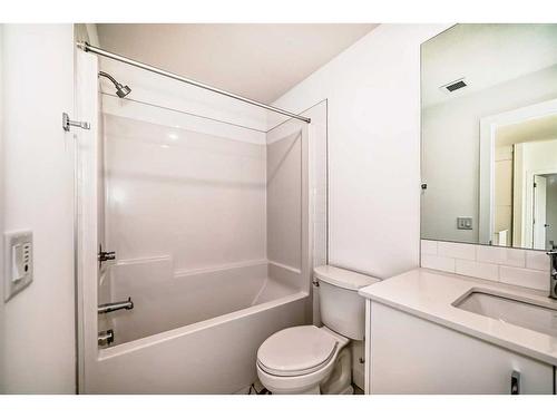 4211-111 Wolf Creek Drive Se, Calgary, AB - Indoor Photo Showing Bathroom