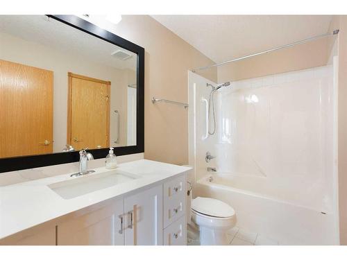 449-8535 Bonaventure Drive Se, Calgary, AB - Indoor Photo Showing Bathroom