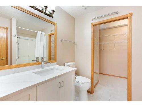 449-8535 Bonaventure Drive Se, Calgary, AB - Indoor Photo Showing Bathroom