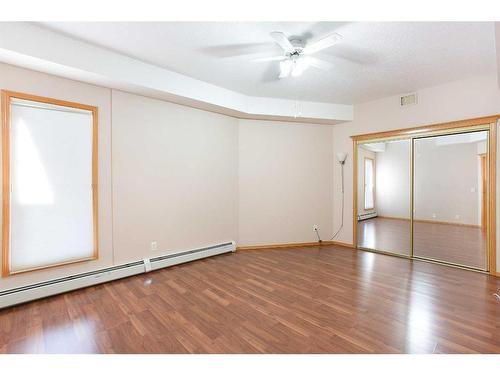 449-8535 Bonaventure Drive Se, Calgary, AB - Indoor Photo Showing Other Room