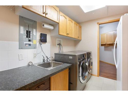 449-8535 Bonaventure Drive Se, Calgary, AB - Indoor Photo Showing Laundry Room