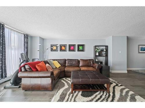 608-1100 8 Avenue Sw, Calgary, AB - Indoor Photo Showing Living Room