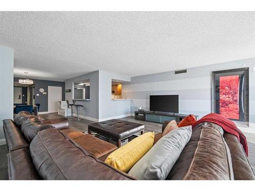 608-1100 8 Avenue Sw, Calgary, AB - Indoor Photo Showing Living Room